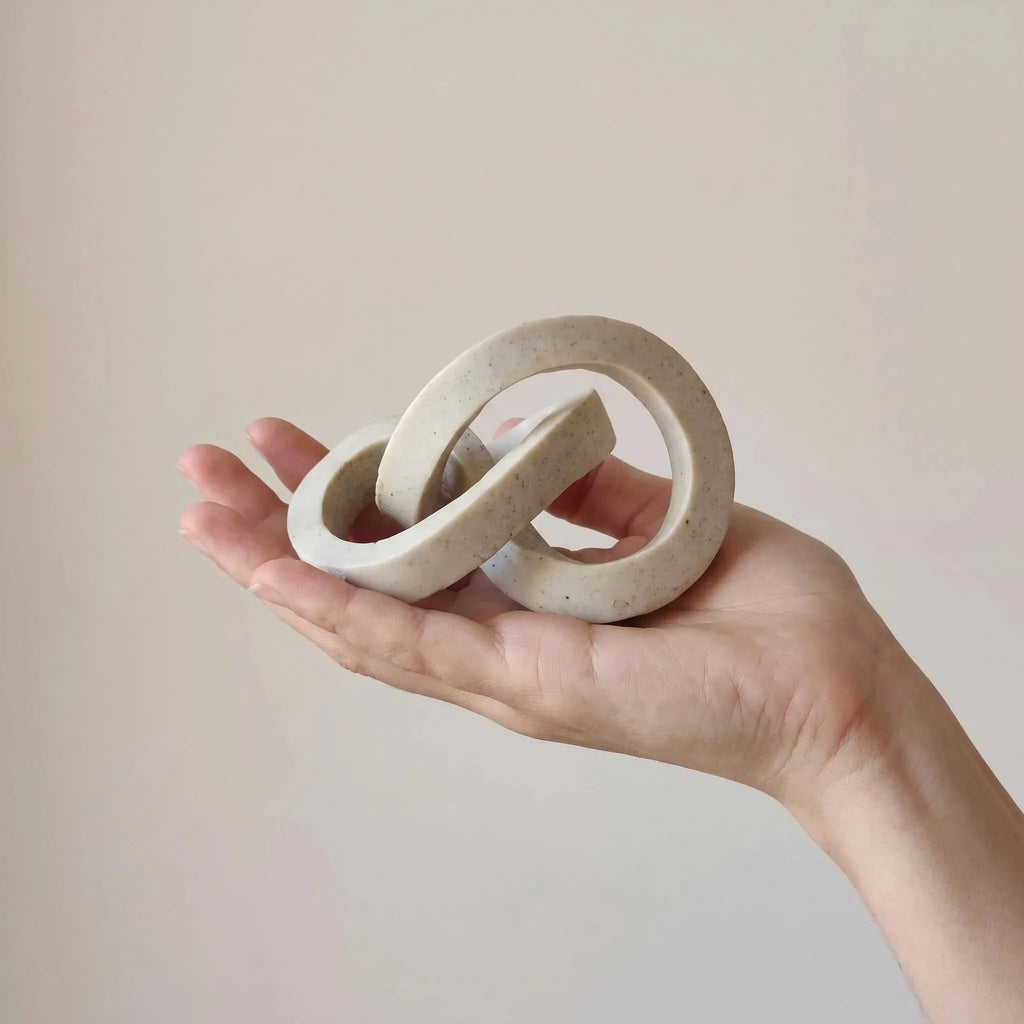 Nordic Resin Knot Sculpture – Minimalist Abstract Tabletop Ornament for Bedroom, Living Room & Office Decor